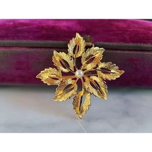 Vintage Floral Gold Tone Faux Pearl Brooch